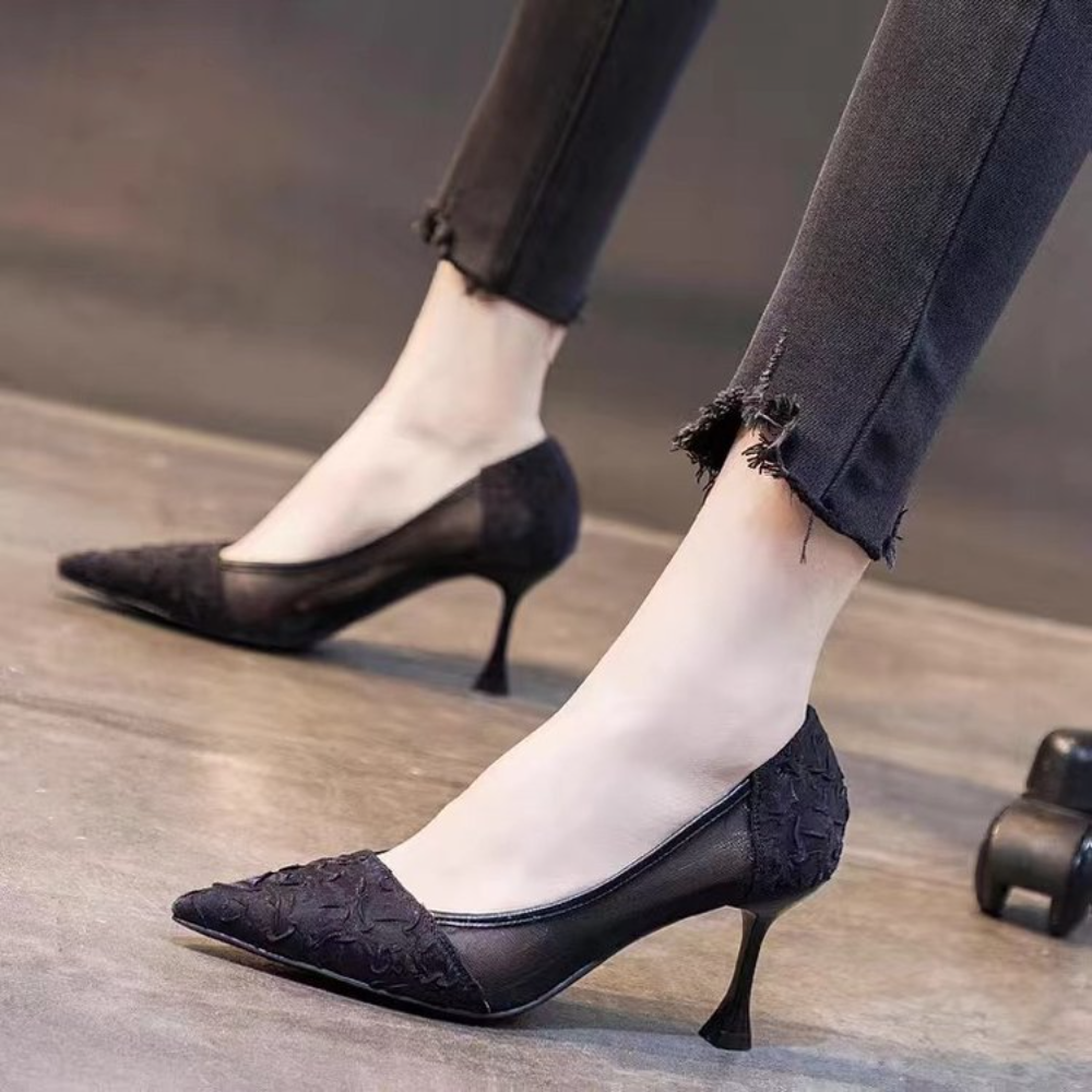 Luxe Embossed Sheer Mesh Pumps - Ankle Strap Attachment のレビューと価格